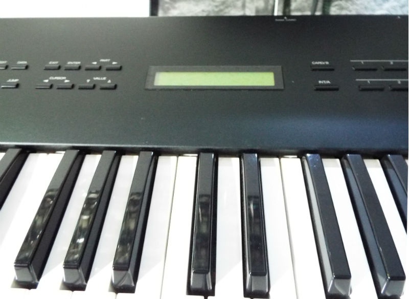Used Roland U20 Synthesizer